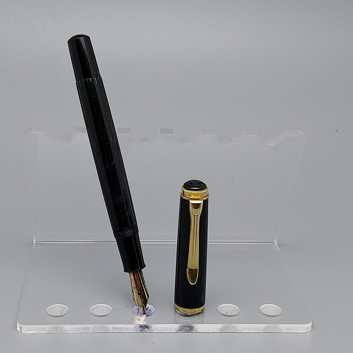 Pelikan 400 Black GT Fountain pen 14k Fine nib