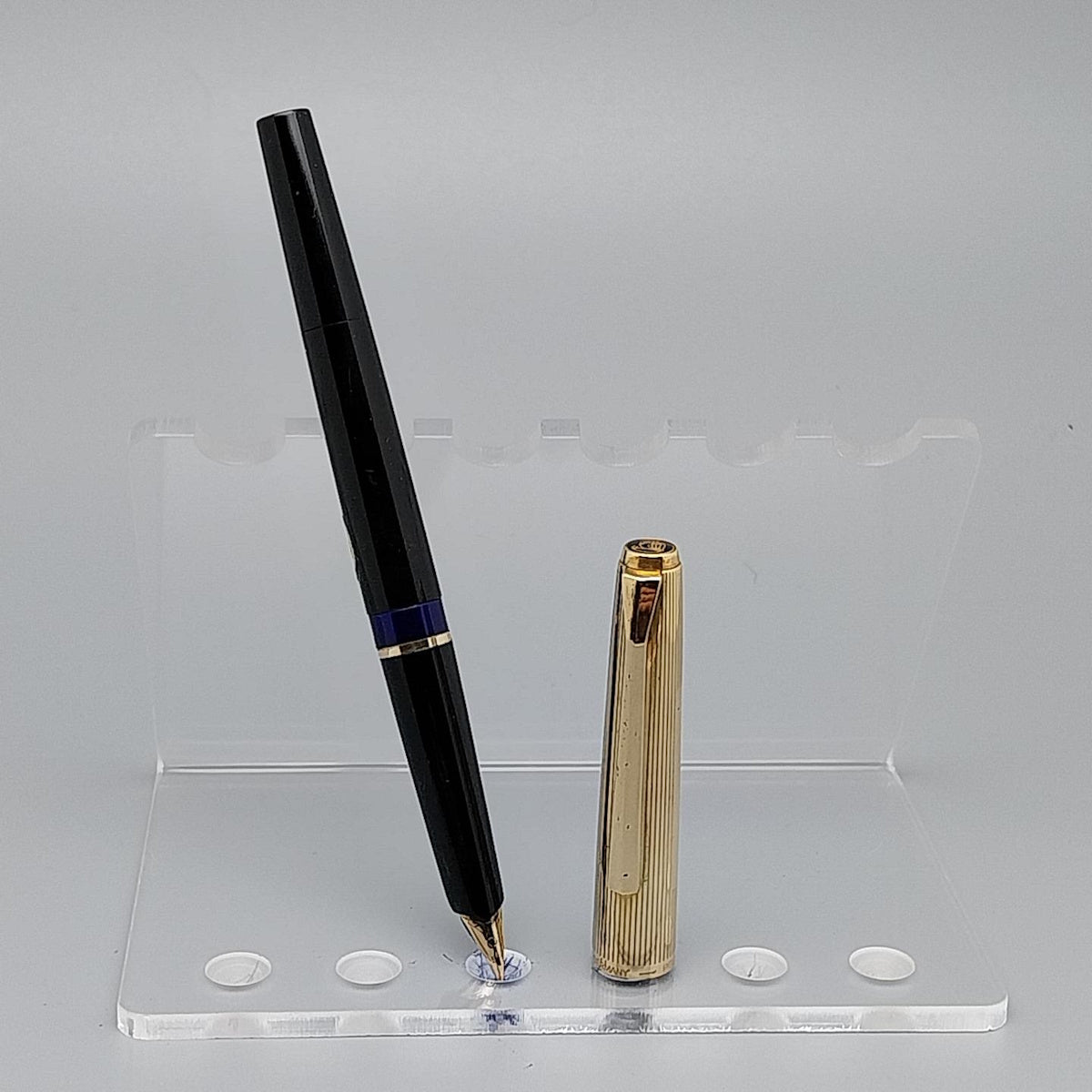 Pelikan M30 Black/Rolled gold cap Fountain pen