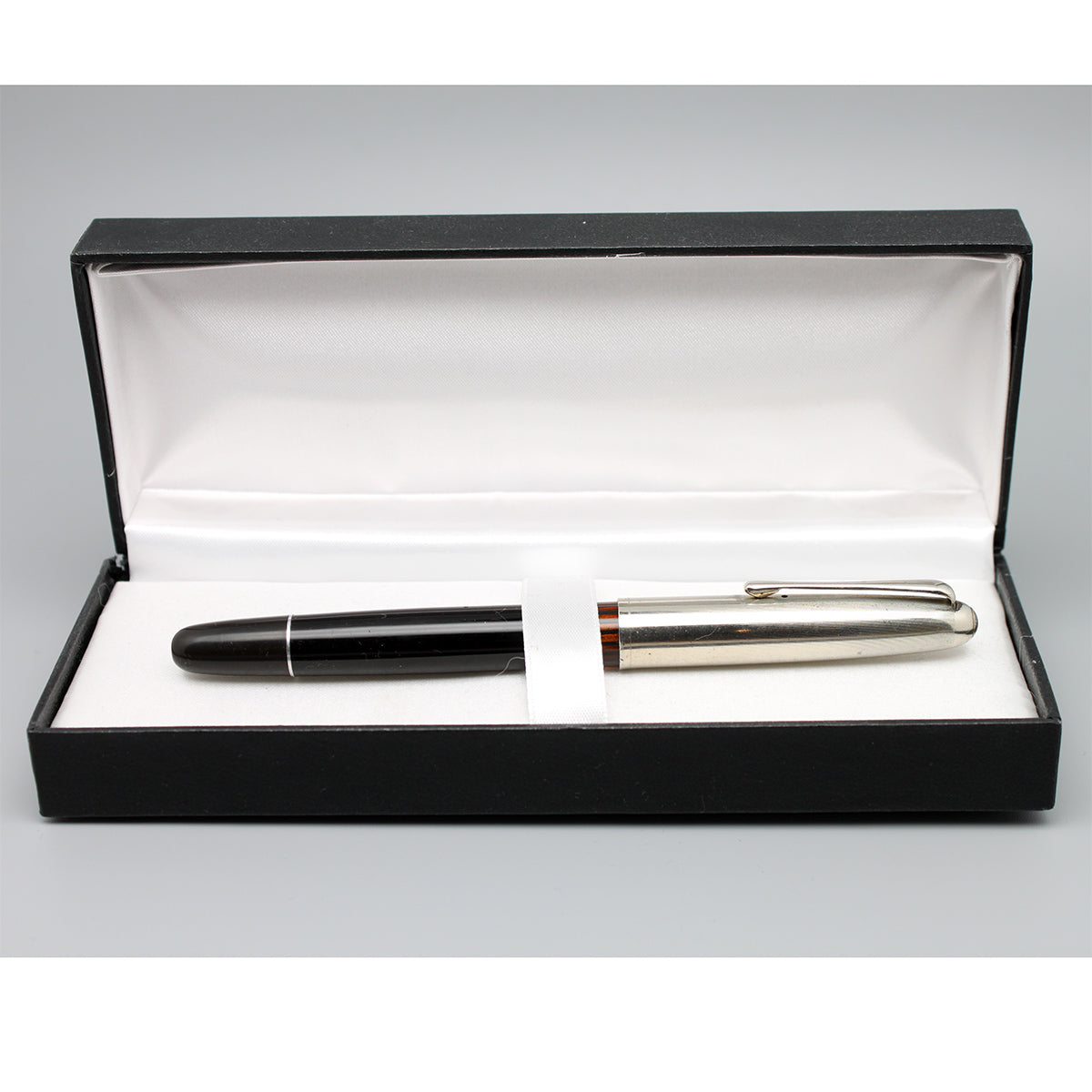 Aurora 88 Black Celluoid /Nickargenta cap Fountain pen