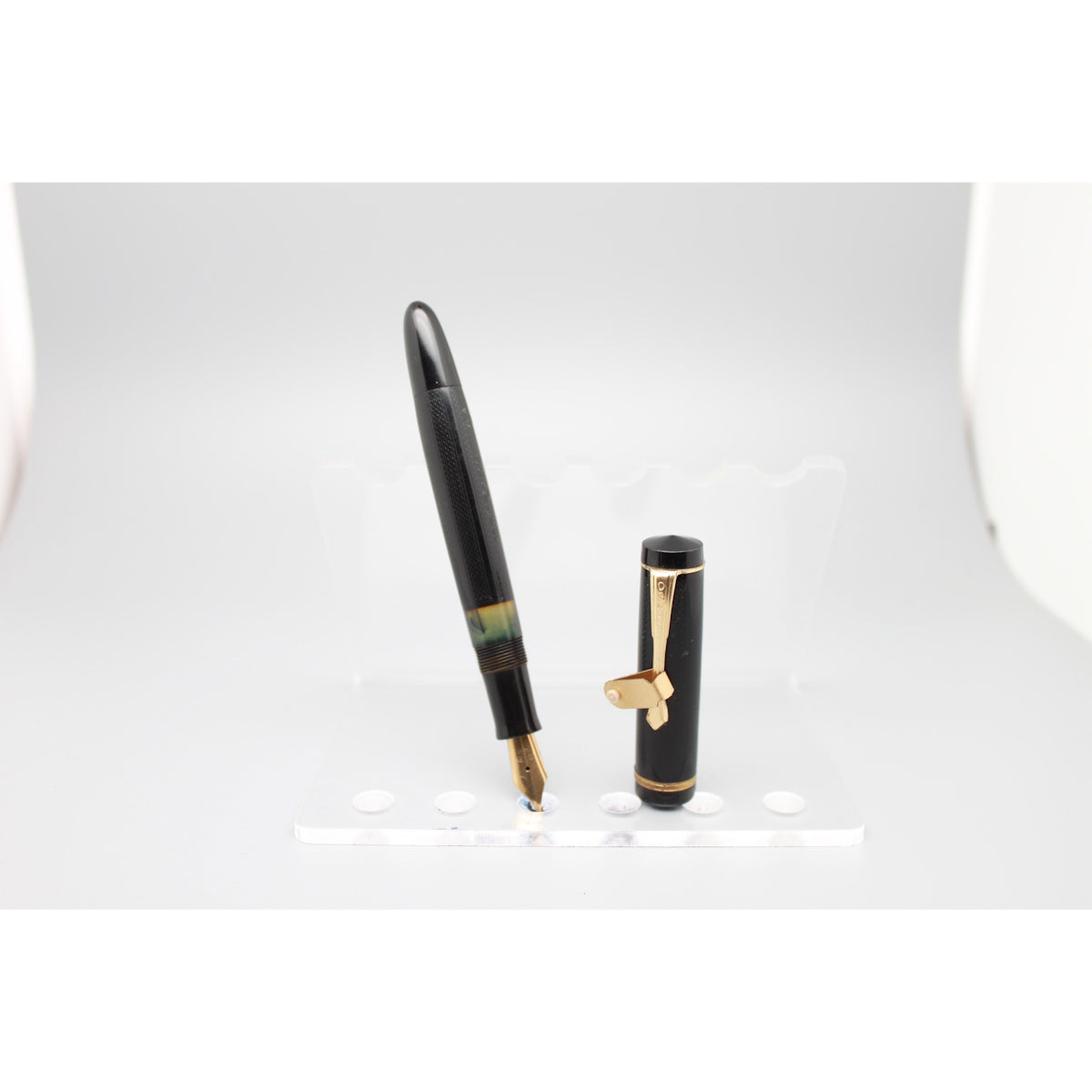 Osmia Supra 74 A Black barley GT Fountain pen