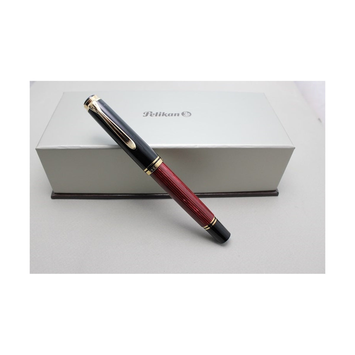 Pelikan M800 Red / Black Fountain pen